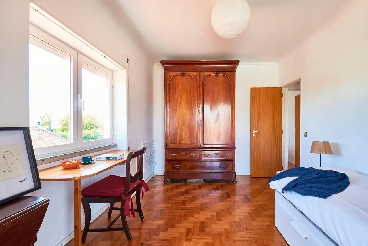 Bright Apartment With Garden In Cascaes