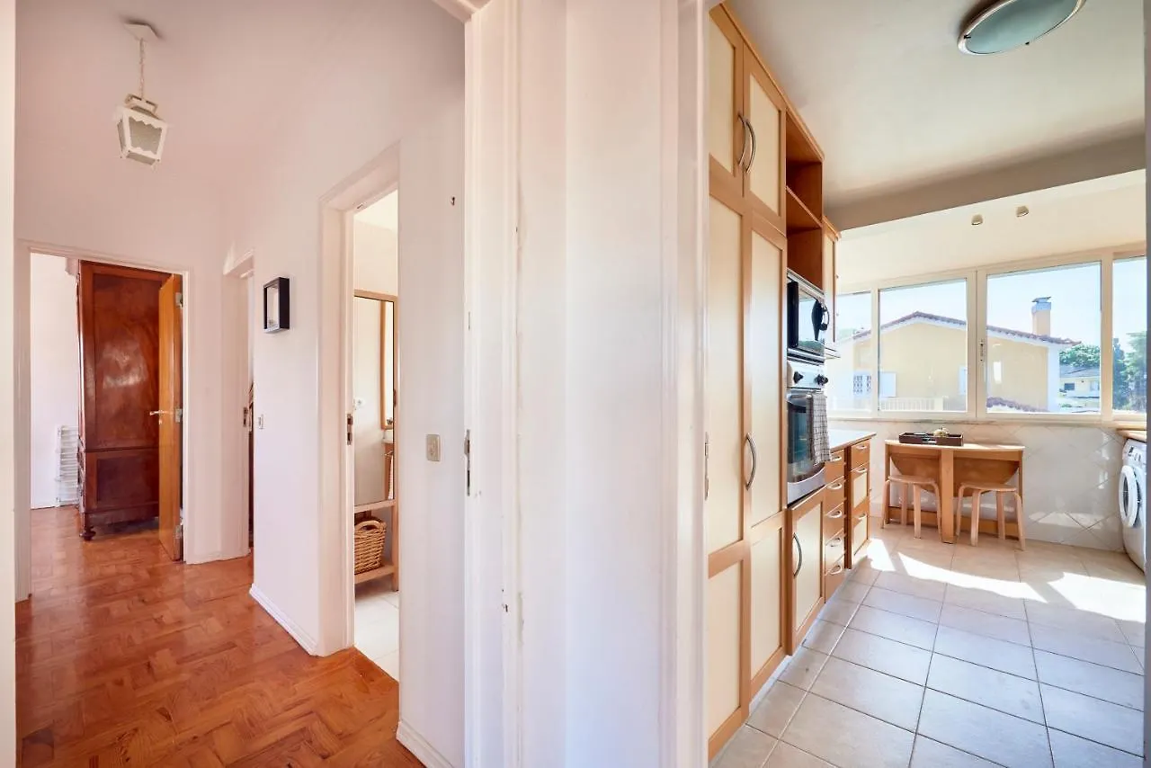 Bright Apartment With Garden In Cascaes
