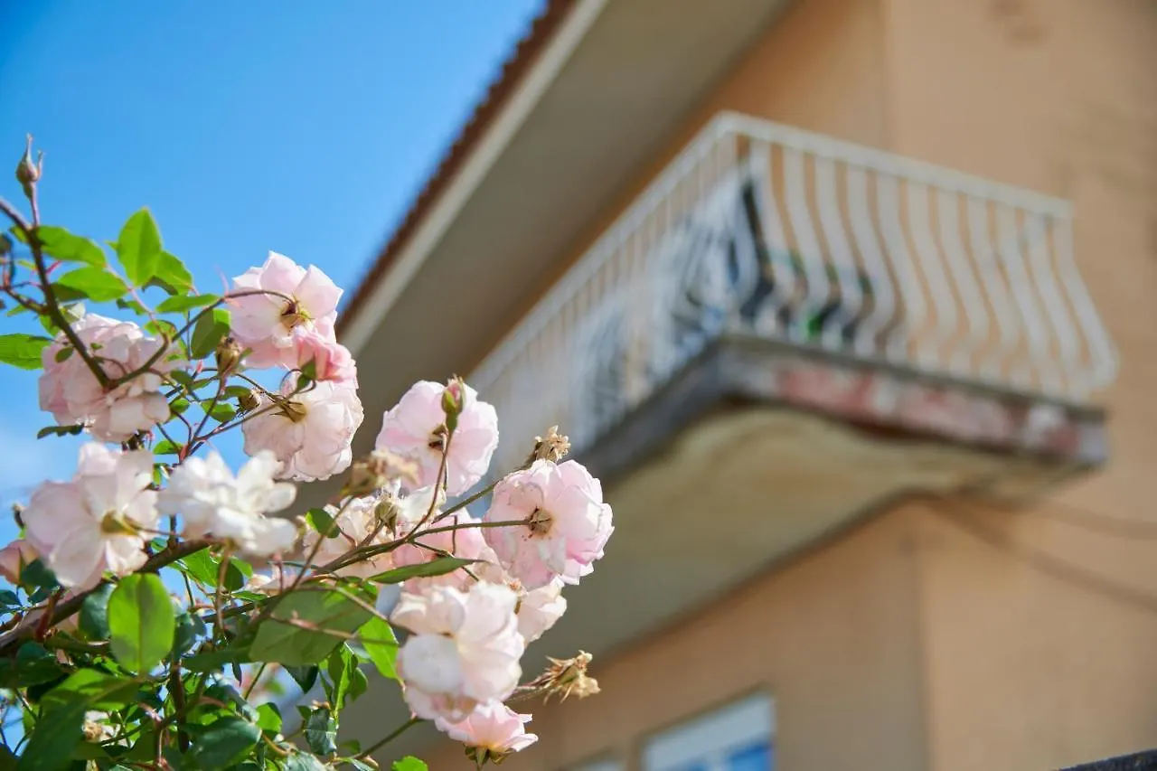 Bright Apartment With Garden In Cascaes