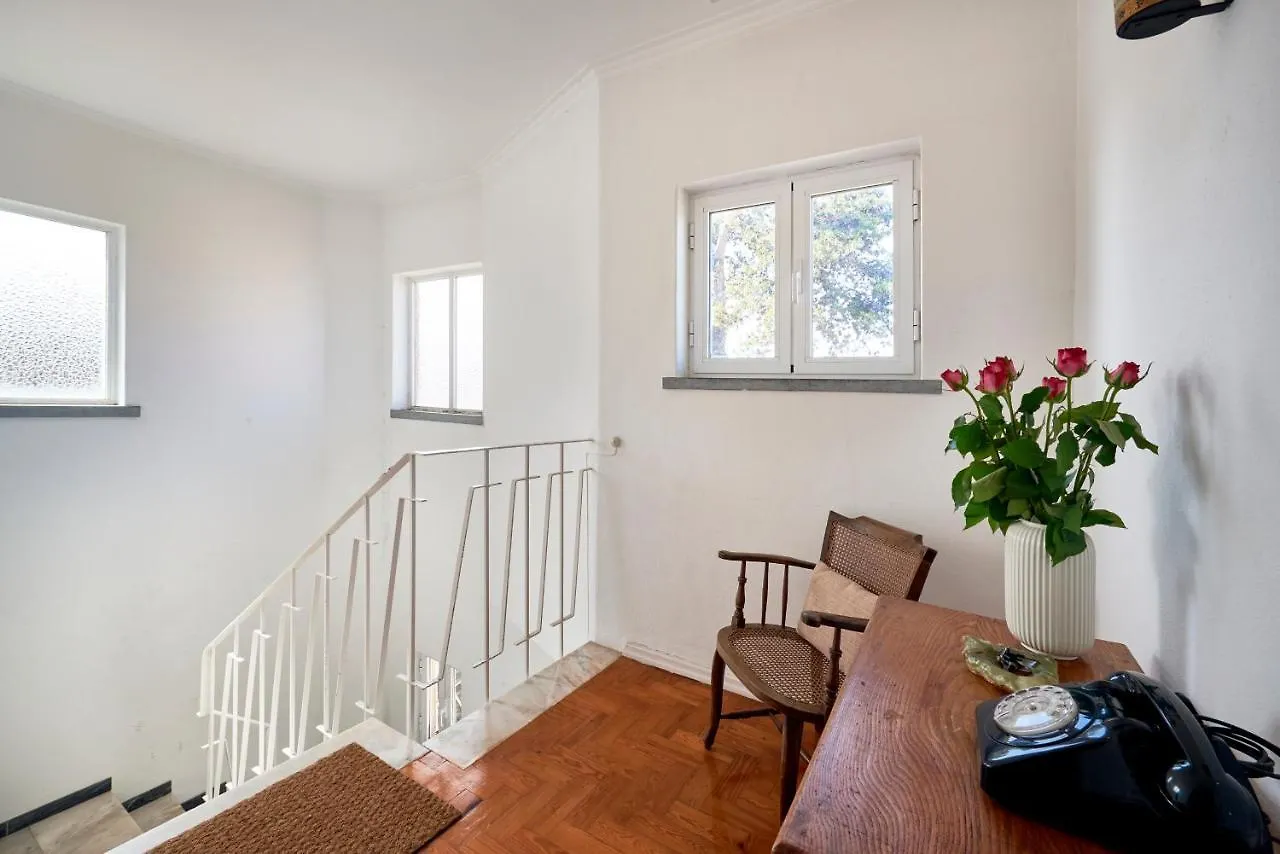 Bright Apartment With Garden In Cascaes