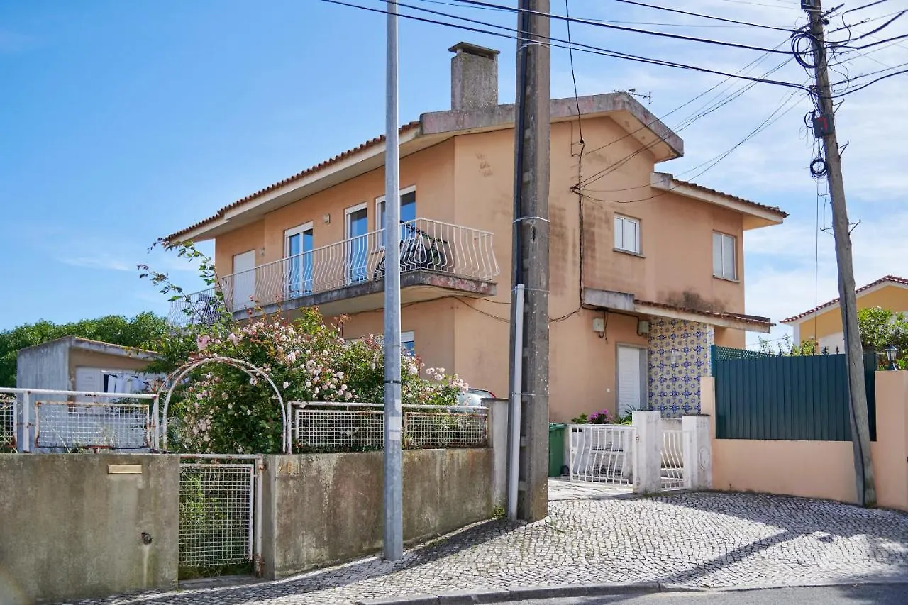 Bright Apartment With Garden In Cascaes