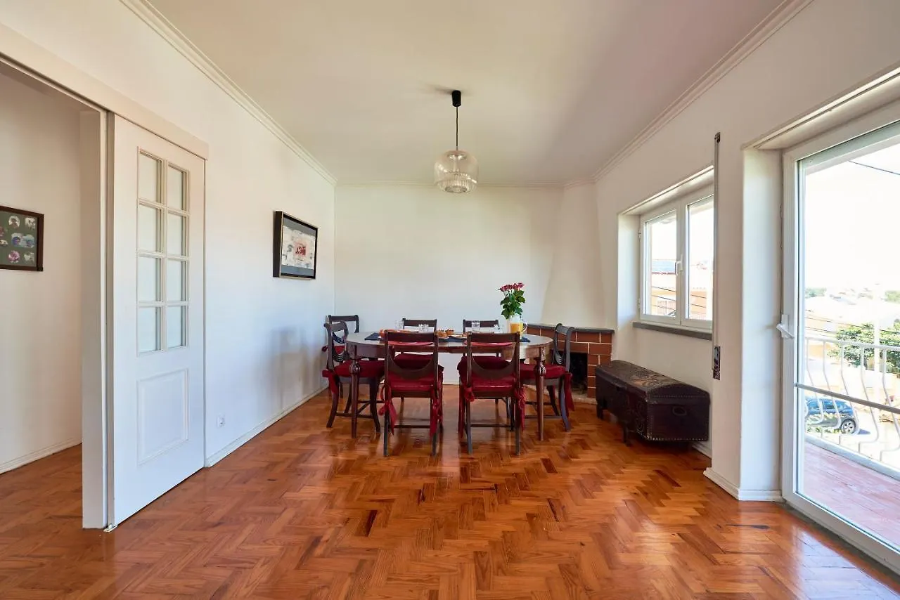 Bright Apartment With Garden In Cascaes