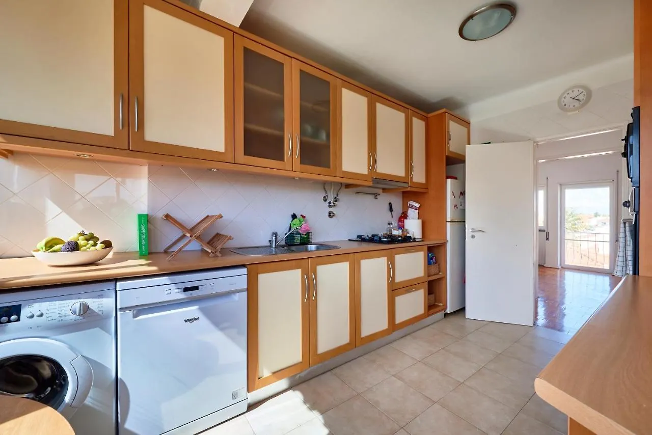 Bright Apartment With Garden In Cascaes