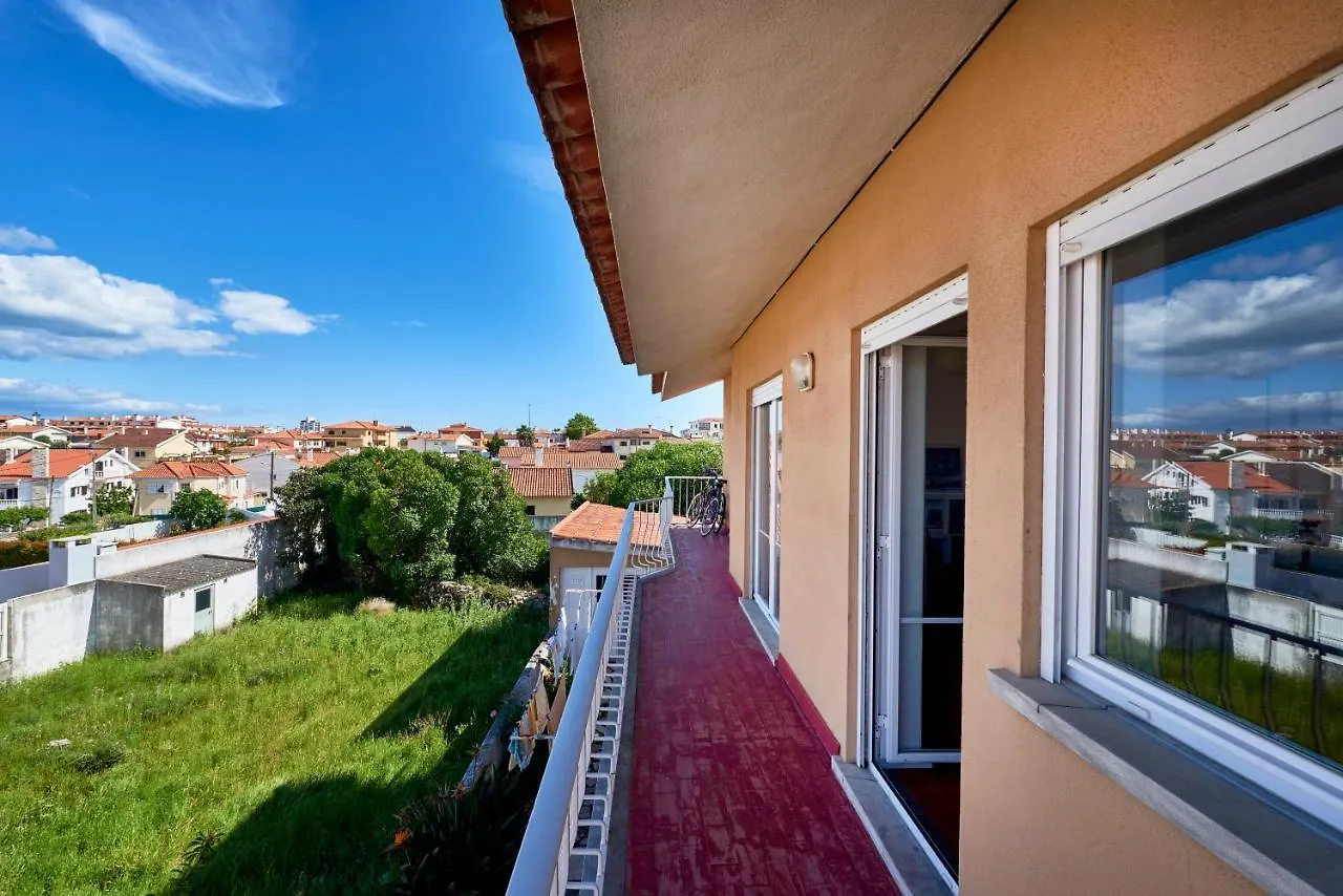 Bright Apartment With Garden In Cascaes